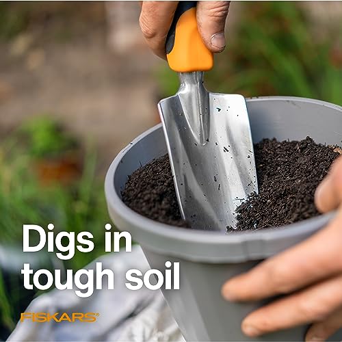 Fiskars Trowel, Heavy Duty Gardening Hand Tool with Hang Hole, For Digging and Planting, Rust Resistant Cast Aluminum