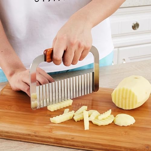 Murtenze Stainless Steel Crinkle Cutter, Wavy Potato Soap Cutting Tool Heavy Duty Wavy Crinkle Cutting Chopping French Fry Slicer Wavy Rotary Cutter with Wooden Handle for Carrot Vegetable(1 Pack)