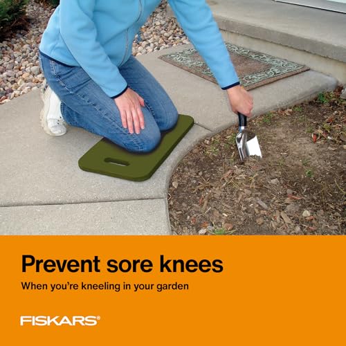 Fiskars Garden Kneeling Pad, 11" x 18" Lightweight and Thick EVA Foam Knee Cushion with Handle for Gardening, Cleaning, or Construction - Moisture and Rip Resistant, Gardening Supplies, Green